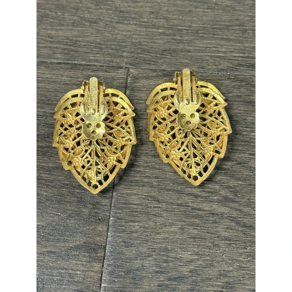 Judy Lee Signed Vintage Leaves Filigree Design Clip on Earrings Good Tone